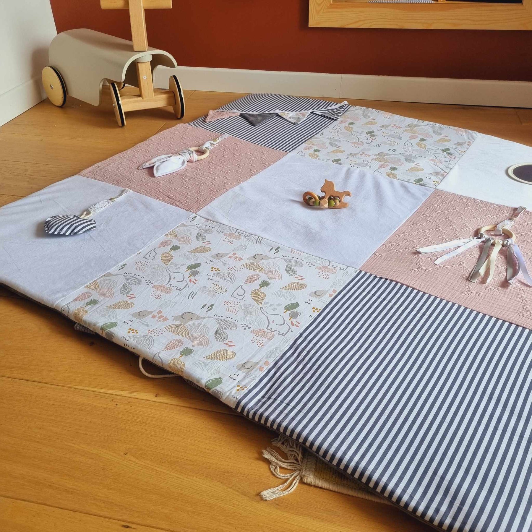 Tapis d'éveil personnalisé en coton oeko-tex style marin pour bébé